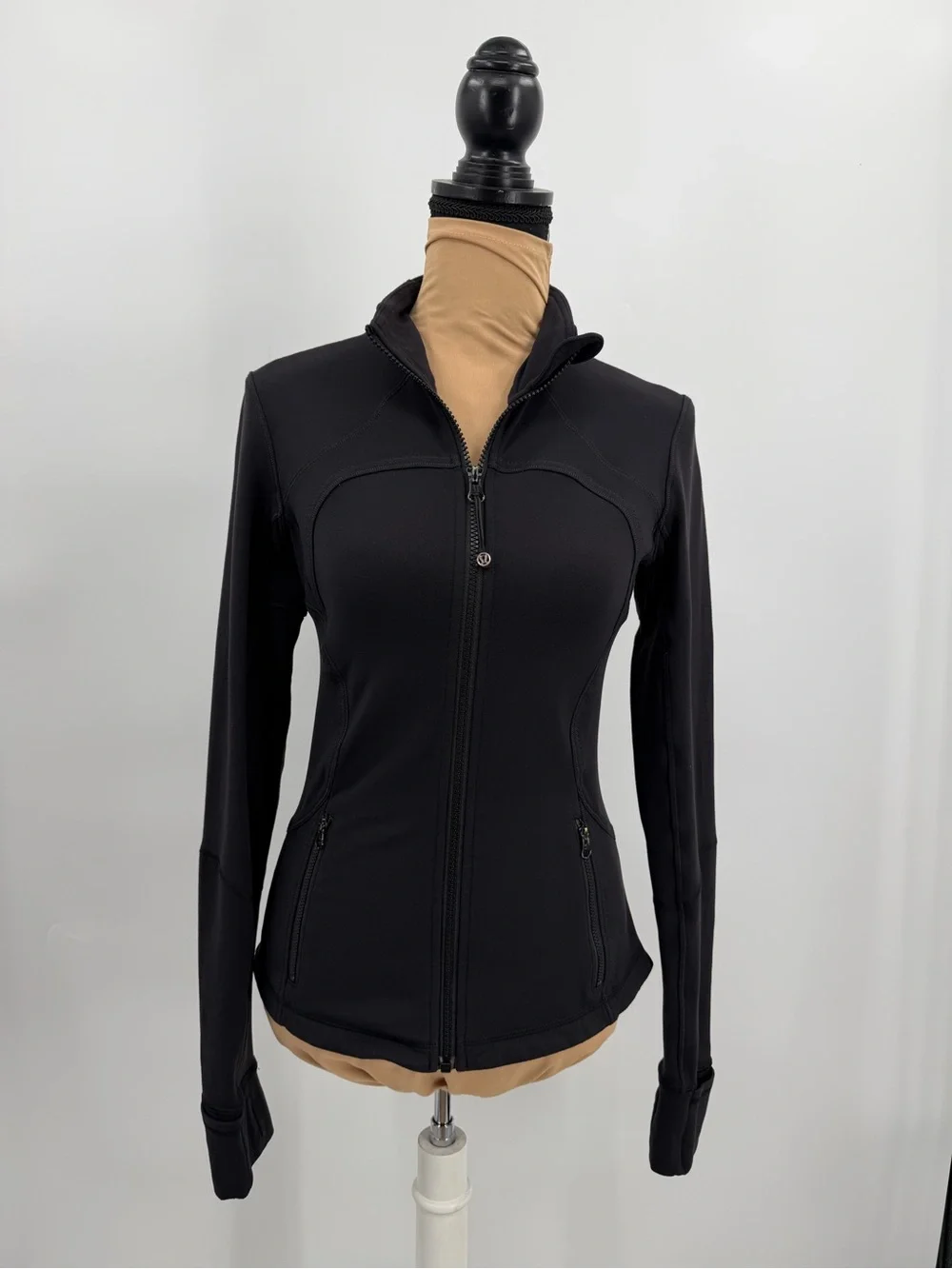 Lululemon Forme Jacket Black Full Zip Thumbholes Size 6 athleisure yoga Pilates
